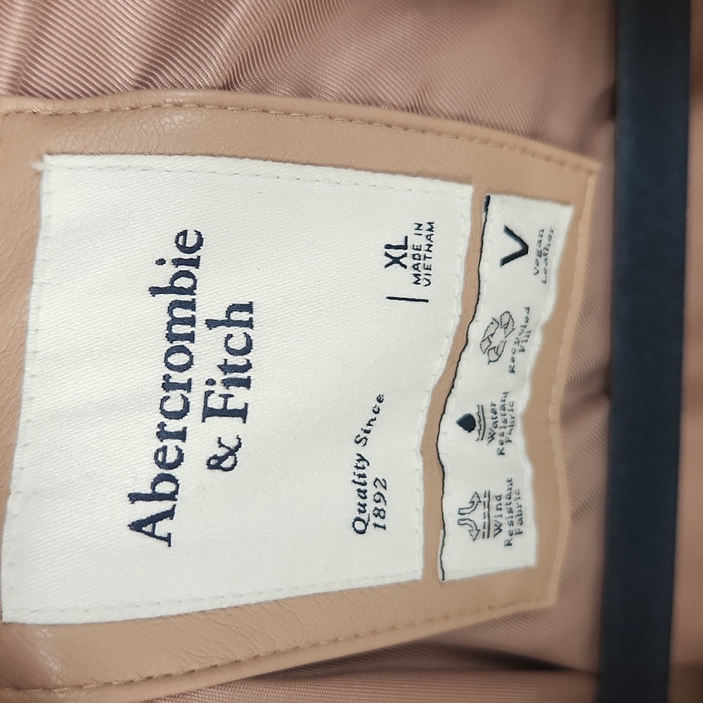 Abercrombie & Fitch Beige Puffer Vest - Picture 2 of 7